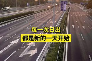 火力全开！罗齐尔15中10砍全场最高34分外加5板 三分11中8